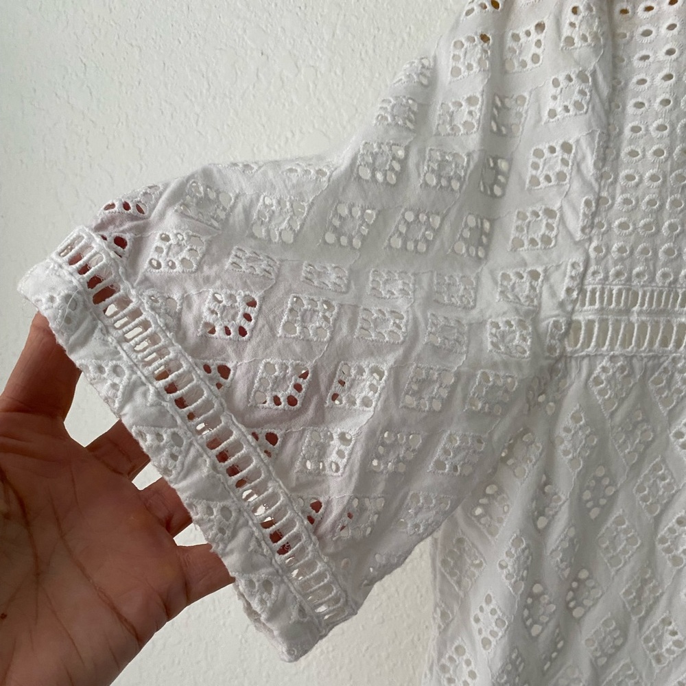 Club Monaco Colinee Eyelet Top Size Small - Picture 6 of 9